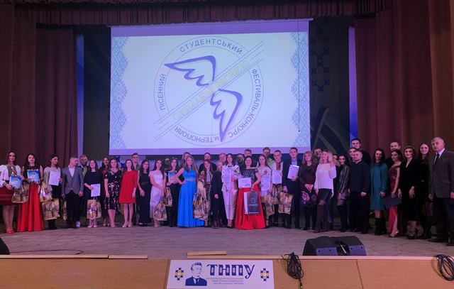 Нагородження фіналістів.jpg